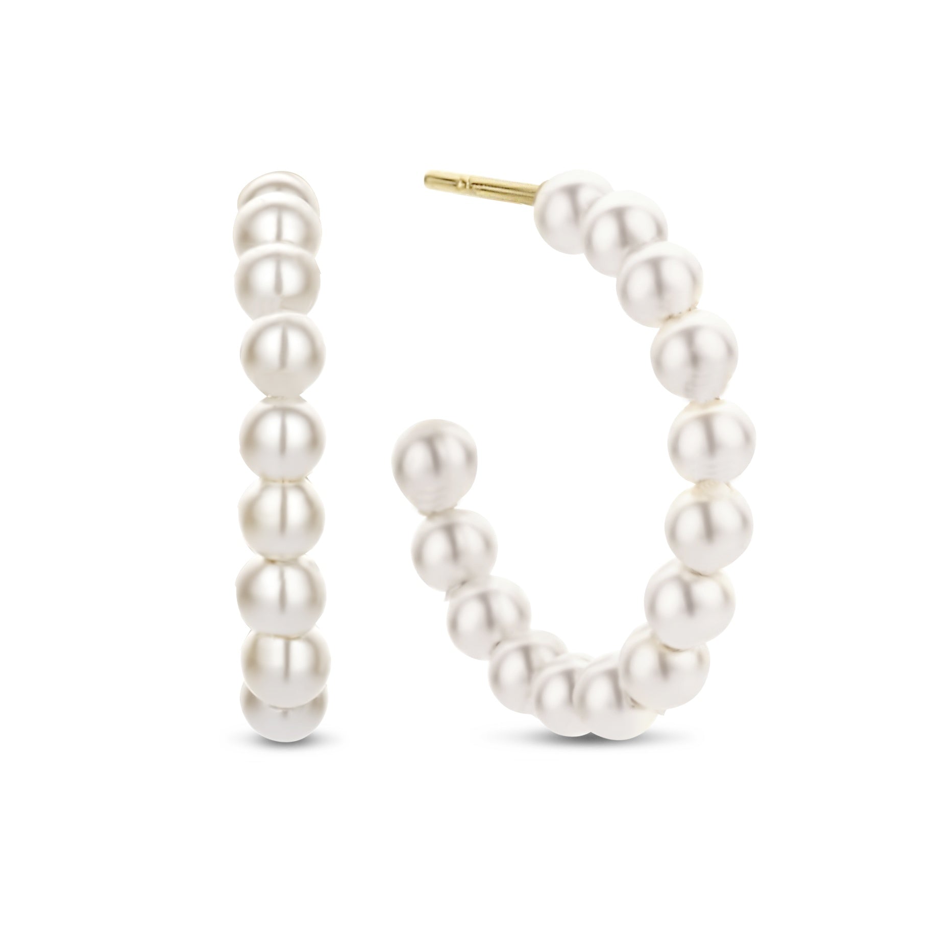 Earrings with pearls
