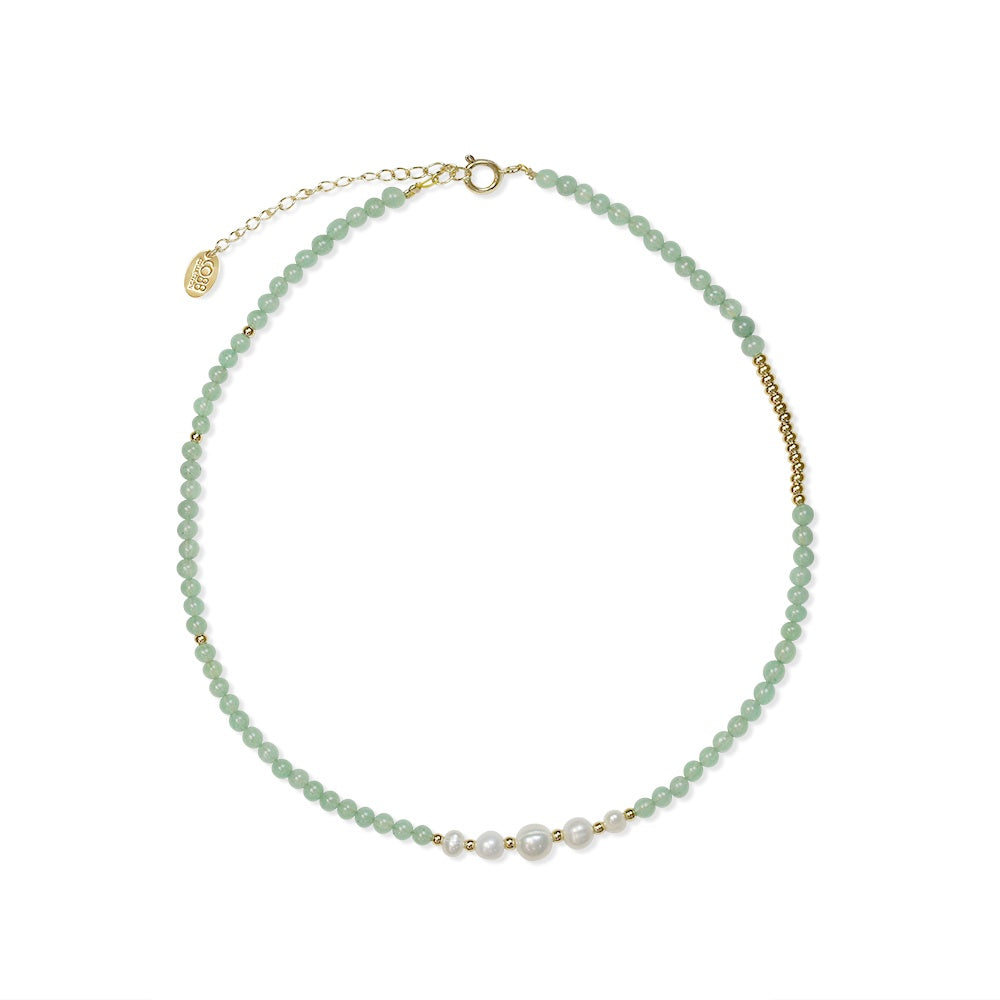 Necklace with green jade stones and white pearls