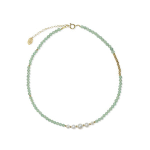 Necklace with green jade stones and white pearls