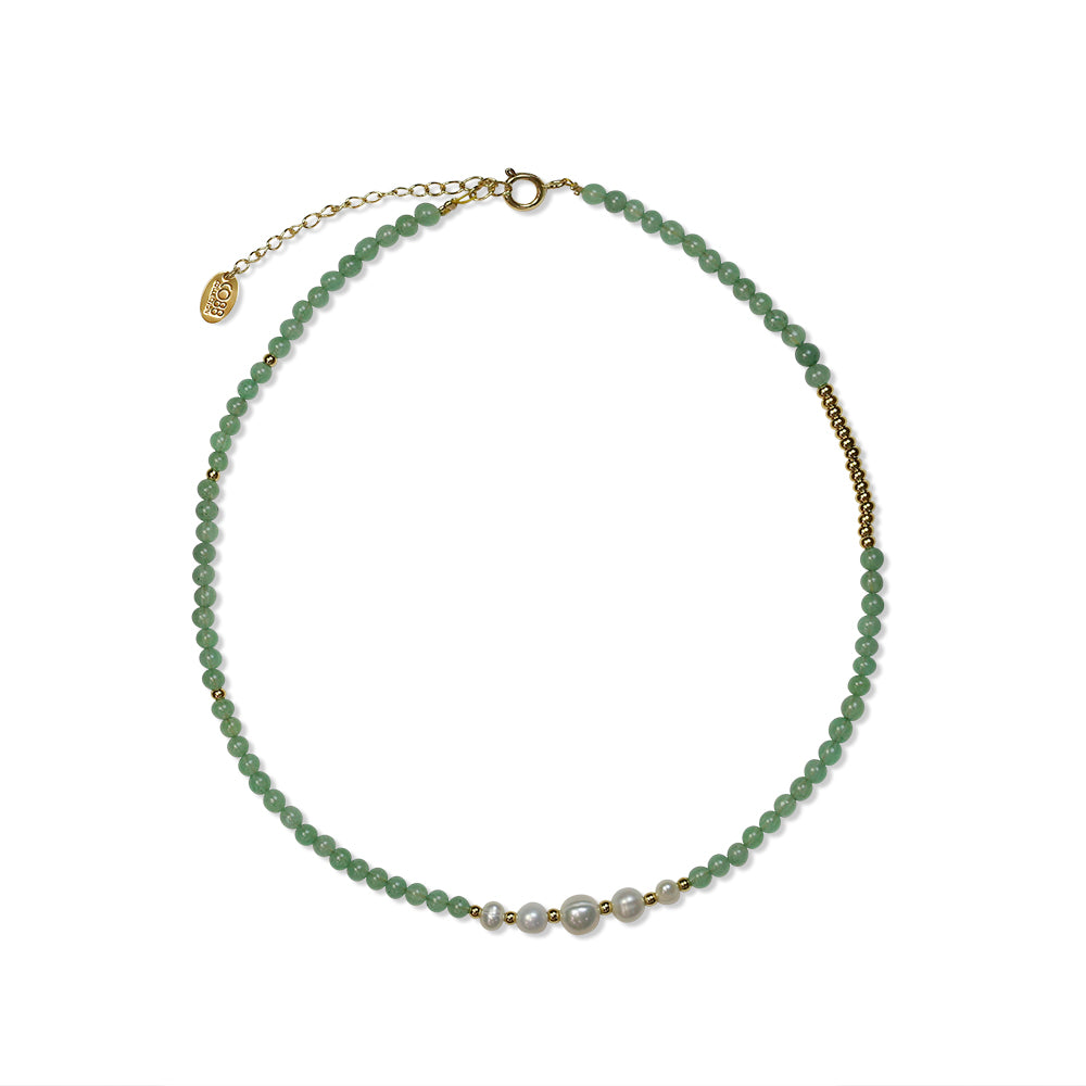 Necklace with green jade stones and white pearls
