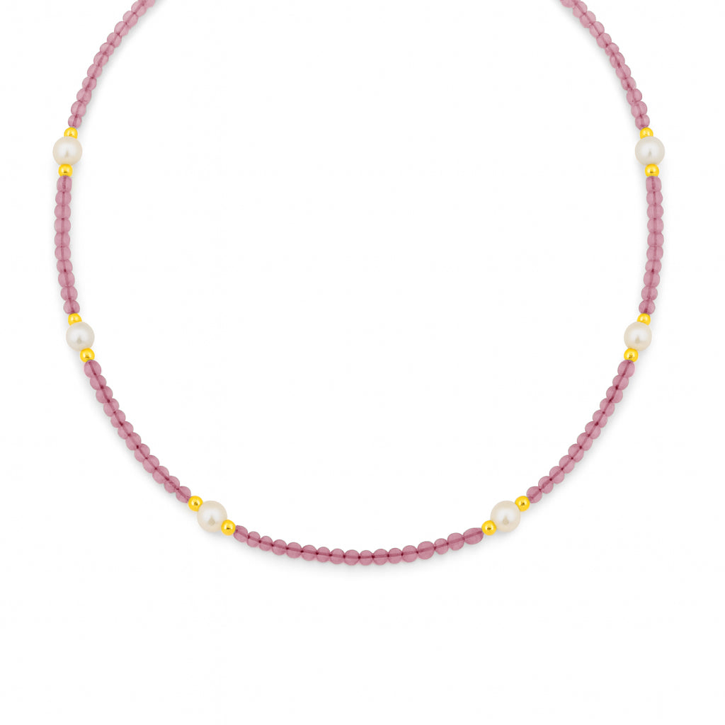 Ketting van kralen met preniet en schelpparel